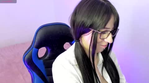 Snapshot of livemakio chatting on October 2025 03:51:02 AM Liz online show from October 2025 03:51:02 AM