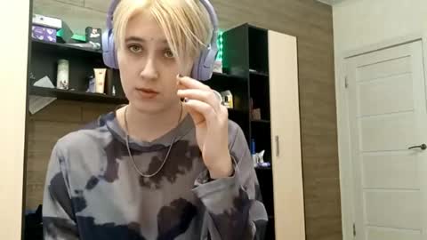 Nora online show from September 2025 08:08:02 PM