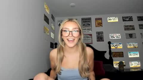 Snapshot of livvywinters chatting on November 2025 02:56:02 AM Livvy online show from November 2025 02:56:02 AM