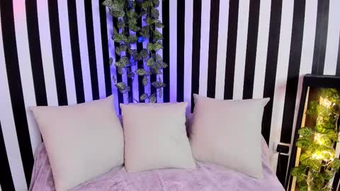 Liz  online show from September 2025 12:09:02 PM