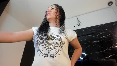 Liz  online show from January 2025 10:38:01 AM