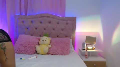 Snapshot of lizbecker_ chatting on October 2025 03:51:02 AM Liz Becker online show from October 2025 03:51:02 AM