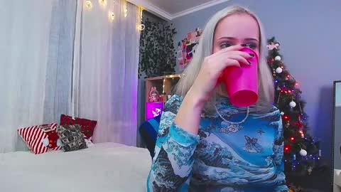 Snapshot of lizberry_moon chatting on December 2024 06:01:02 AM Lisa online show from December 2024 06:01:02 AM