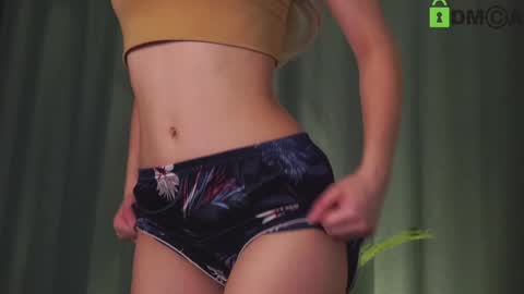 Snapshot of lizbethcoll chatting on December 2024 11:26:02 PM Sunnheart online show from December 2024 11:26:02 PM