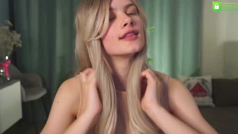 Snapshot of lizbethcoll chatting on February 2025 07:20:02 PM Sunnheart online show from February 2025 07:20:02 PM