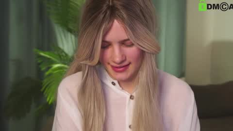 Snapshot of lizbethcoll chatting on February 2025 07:27:01 PM Sunnheart online show from February 2025 07:27:01 PM