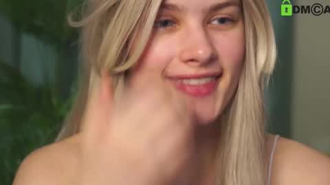 Snapshot of lizbethcoll chatting on February 2025 07:24:02 PM Sunnheart online show from February 2025 07:24:02 PM