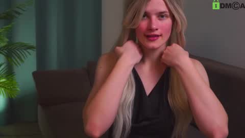 Snapshot of lizbethcoll chatting on February 2025 07:39:01 PM Sunnheart online show from February 2025 07:39:01 PM