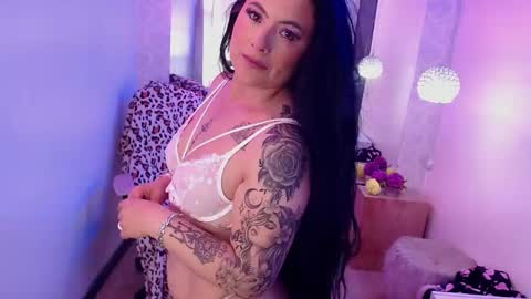 Snapshot of lizha_milf chatting on February 2025 05:53:02 PM Lizha online show from February 2025 05:53:02 PM