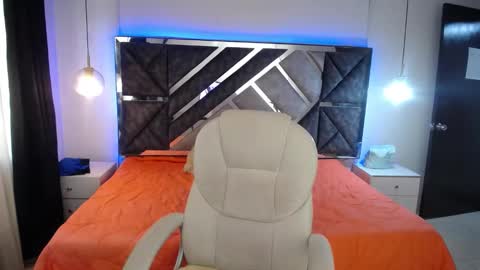 Snapshot of lizha_milf chatting on March 2025 02:43:02 PM Lizha online show from March 2025 02:43:02 PM