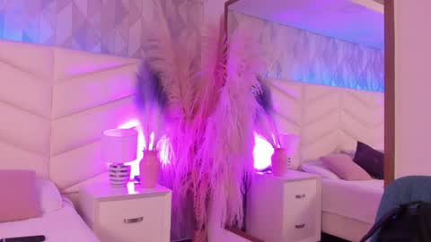 LIZZI online show from April 2026 08:32:01 PM