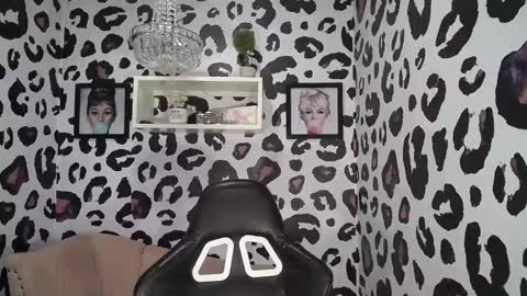 lizzie12_a online show from February 2025 06:39:01 AM