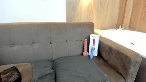 lizzie_williamss online show from November 2025 03:28:01 AM