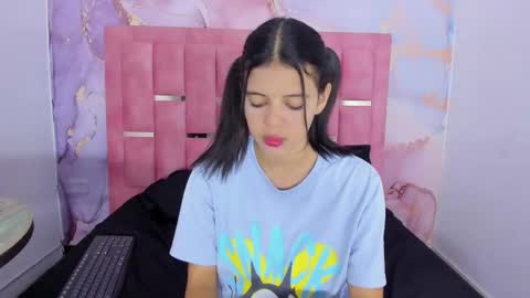 Snapshot of lizzmartin chatting on January 2025 07:05:01 PM Sweet Lizz online show from January 2025 07:05:01 PM