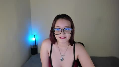 Snapshot of lizzysnoww chatting on June 2026 03:27:02 PM Lizzy online show from June 2026 03:27:02 PM