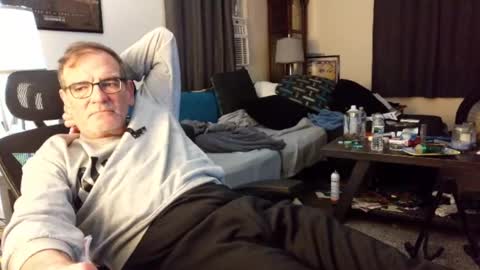 Snapshot of lngdickdaddy chatting on October 2025 12:38:02 AM LongDick Daddy online show from October 2025 12:38:02 AM