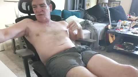 Snapshot of lngdickdaddy chatting on November 2025 01:44:01 PM LongDick Daddy online show from November 2025 01:44:01 PM