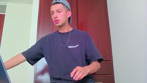 logaan_grey online show from November 2025 04:41:02 PM