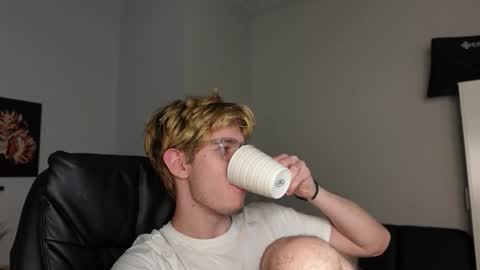 Snapshot of logan_fraser chatting on October 2025 02:45:02 PM LOGAN FRASER online show from October 2025 02:45:02 PM