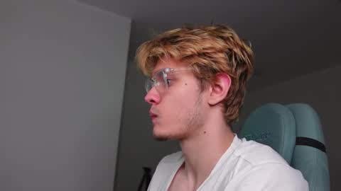 Snapshot of logan_fraser chatting on October 2025 04:08:02 PM LOGAN FRASER online show from October 2025 04:08:02 PM