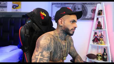 logan_hugh8 online show from December 2024 08:25:02 PM