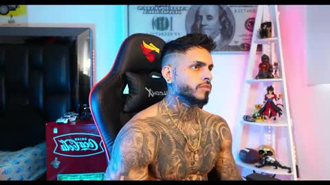 logan_hugh8 online show from February 2025 12:25:02 PM