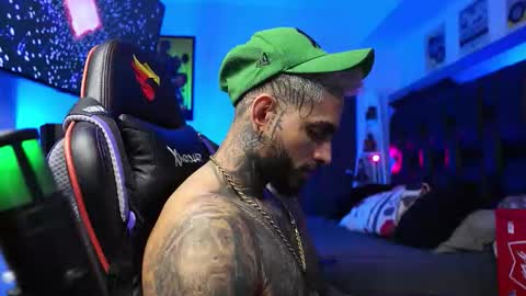 logan_hugh8 online show from February 2026 12:53:01 AM