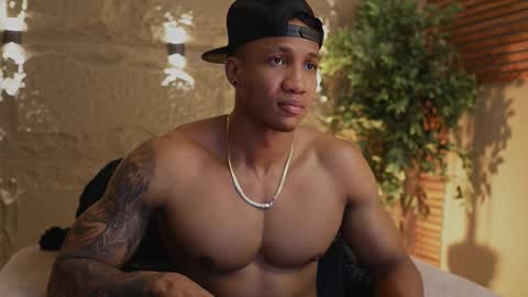 logan_varela online show from November 2025 04:38:01 PM