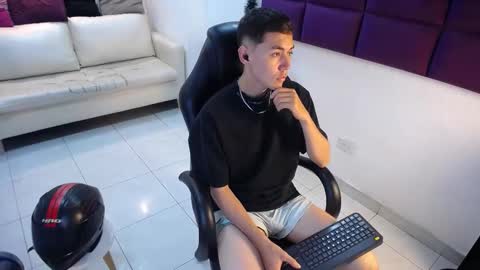 Loganfoster  online show from December 2025 08:39:02 PM