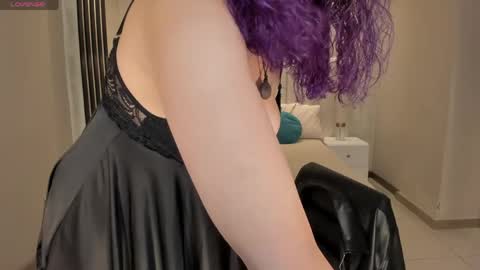 Snapshot of loiseharper chatting on May 2026 11:32:02 PM Loise online show from May 2026 11:32:02 PM