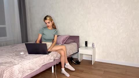 Amelia online show from November 2025 12:13:01 AM