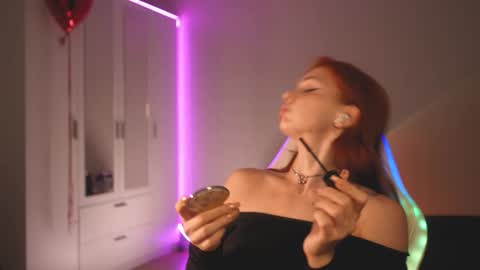 LoisVacation time  online show from September 2025 07:14:01 PM