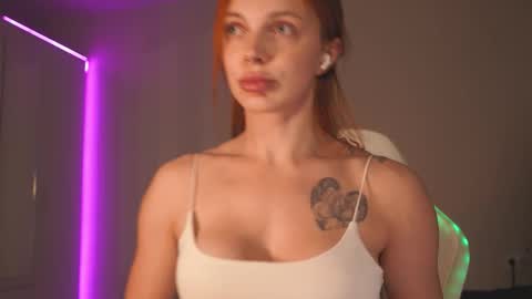 LoisVacation time  online show from November 2025 08:08:01 PM