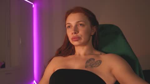 LoisVacation time  online show from November 2025 07:58:02 PM