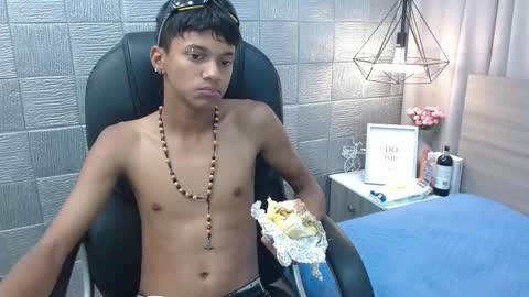 Snapshot of loistwink_1 chatting on December 2024 04:56:01 AM LOUIS online show from December 2024 04:56:01 AM