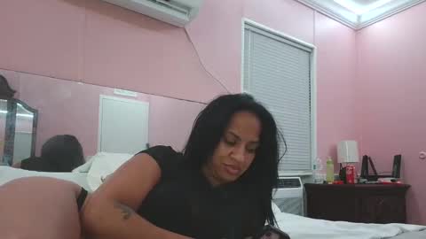 Lola online show from October 2025 04:59:02 AM