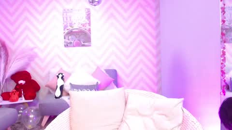 Lola online show from October 2025 03:54:01 PM