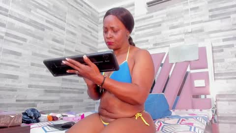 Snapshot of lola_hornei chatting on December 2024 02:22:02 PM Lola online show from December 2024 02:22:02 PM