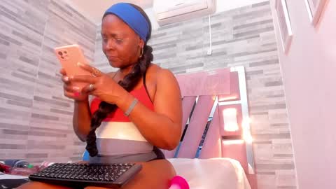 Snapshot of lola_hornei chatting on January 2025 05:28:01 PM Lola online show from January 2025 05:28:01 PM