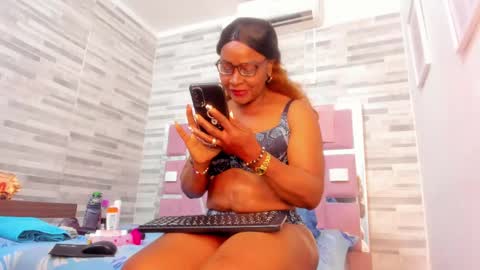 Snapshot of lola_hornei chatting on February 2025 02:21:01 PM Lola online show from February 2025 02:21:01 PM