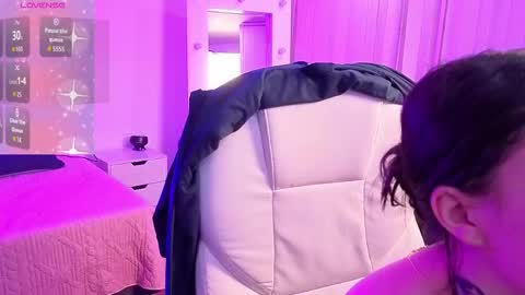Lola  online show from May 2026 01:06:01 PM