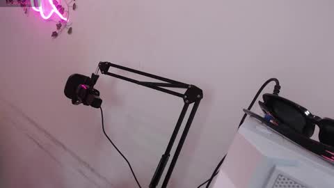 Lola  online show from June 2026 01:57:02 PM