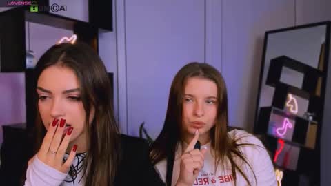 Lola online show from September 2025 07:19:02 PM