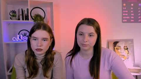 Lola online show from October 2025 07:01:02 PM