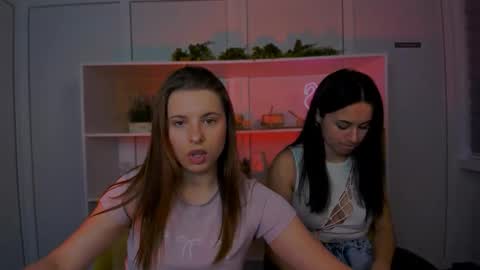 Lola online show from October 2025 07:01:02 PM