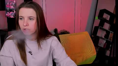 Lola online show from October 2025 07:08:01 PM