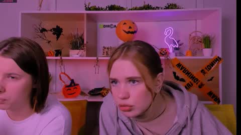 Lola online show from November 2025 08:11:01 PM