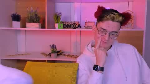 Lola online show from November 2025 07:04:01 PM