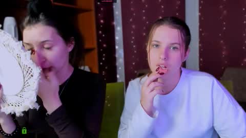 Lola online show from November 2025 07:25:02 PM