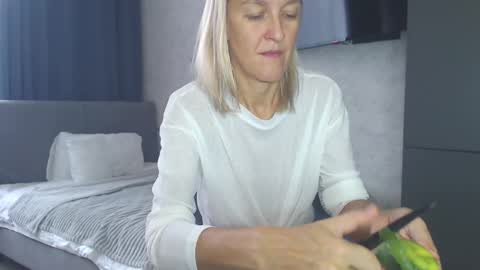 Lola online show from October 2025 06:44:01 AM